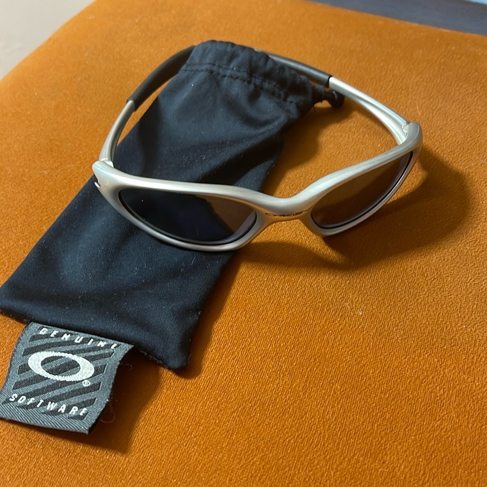 Vintage Oakley Minute 1.0 Gen 2 Silver Black Iridium Lenses w/ Dust Bag